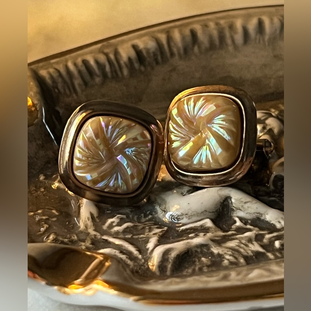Unisex Vintage Gold Tone Iridescent Lucite Cuff Link